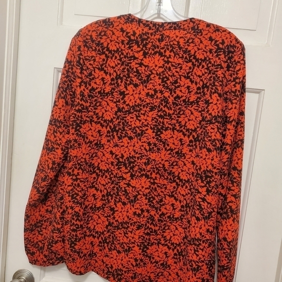 Michael Kors Red & Black Floral Print Blouse Size Medium, Colorful, Classic - Picture 4 of 8
